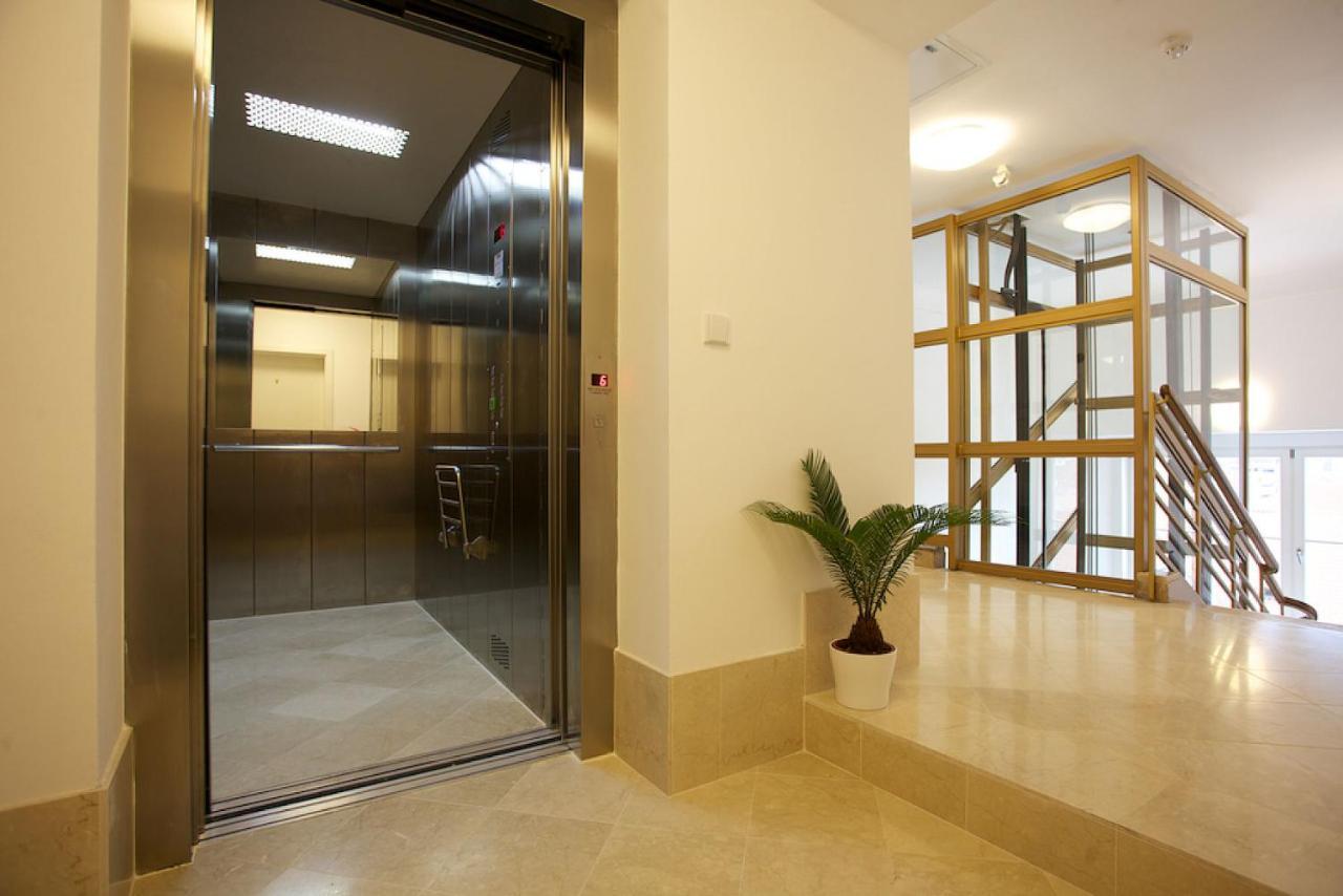 Rybna 9- Old Town Apartment *